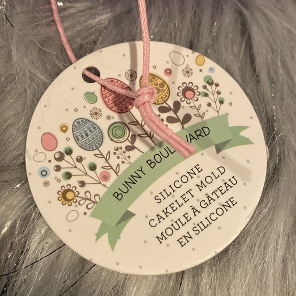 BNWT BUNNY BOULEVARD Flowers Bunny Eggs Cakelet Mold - Picture 3 of 5